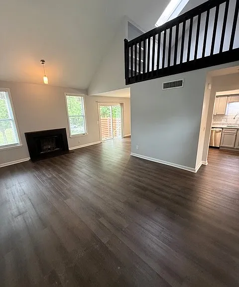 502 Clubhouse Ct — Photo 4