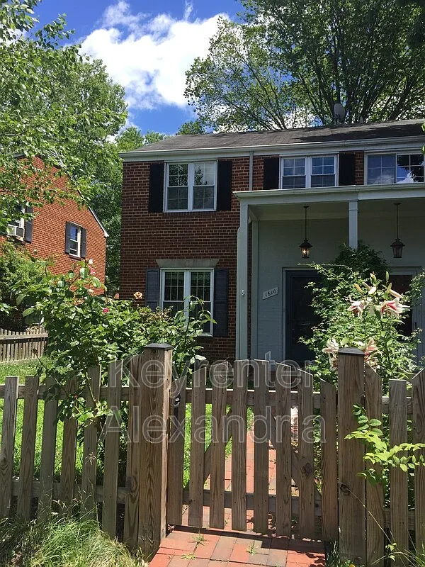 3 bed, 1.0 bath, 1116 sqft, $3,000 — Photo 1