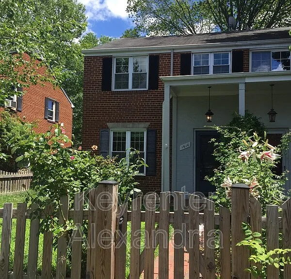 1610 Kenwood Ave — Photo 1