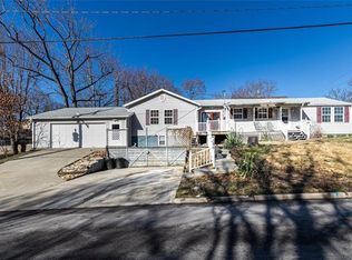 186 Emerson Ave, Bonner Springs, KS 66012