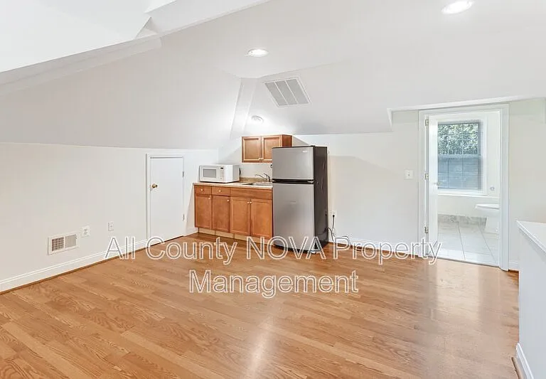8753 Signal Hill Rd #3 — Photo 23