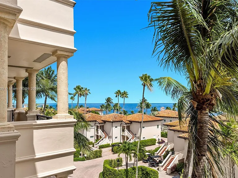 19144 Fisher Island Dr #19144 — Photo 28