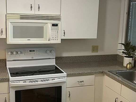 4th image of 203 Madeline Ct