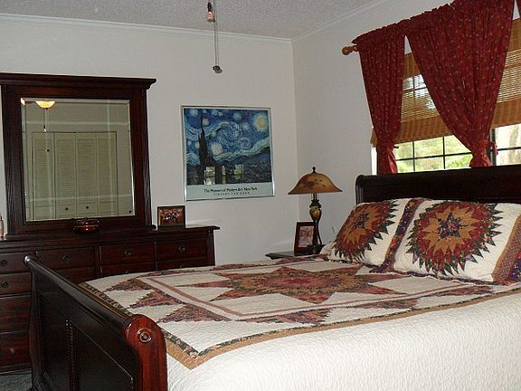 Guest bedroom