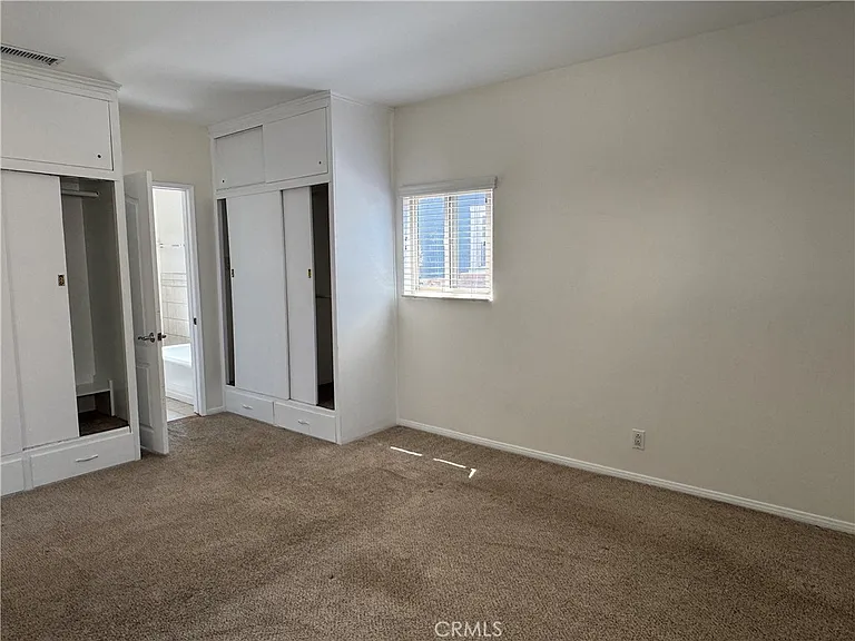 1052 W 25th St — Photo 19