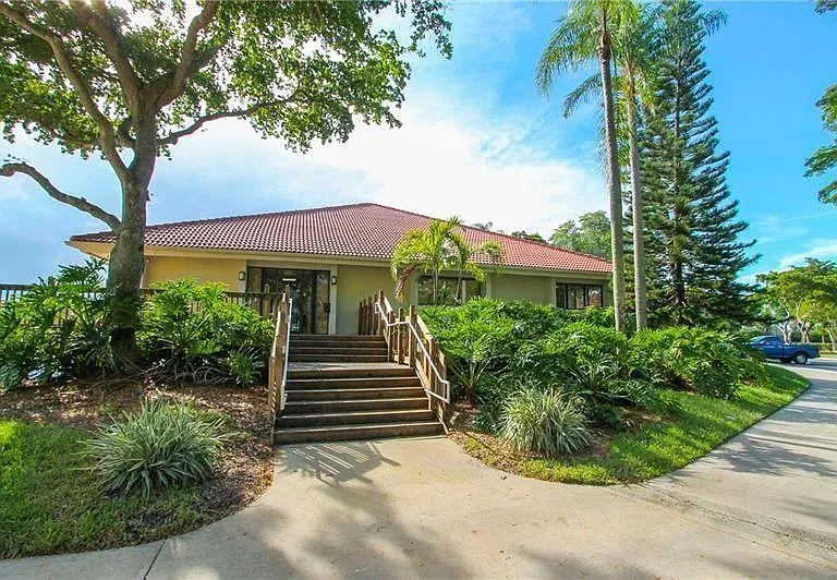 109 Lake Emerald Dr #110 — Photo 39