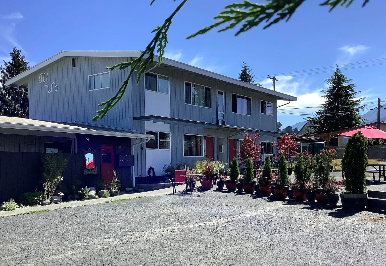 236 E Lauridsen Blvd — Photo 1