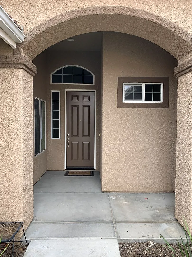 4 Bedroom 2 Bath — Photo 3