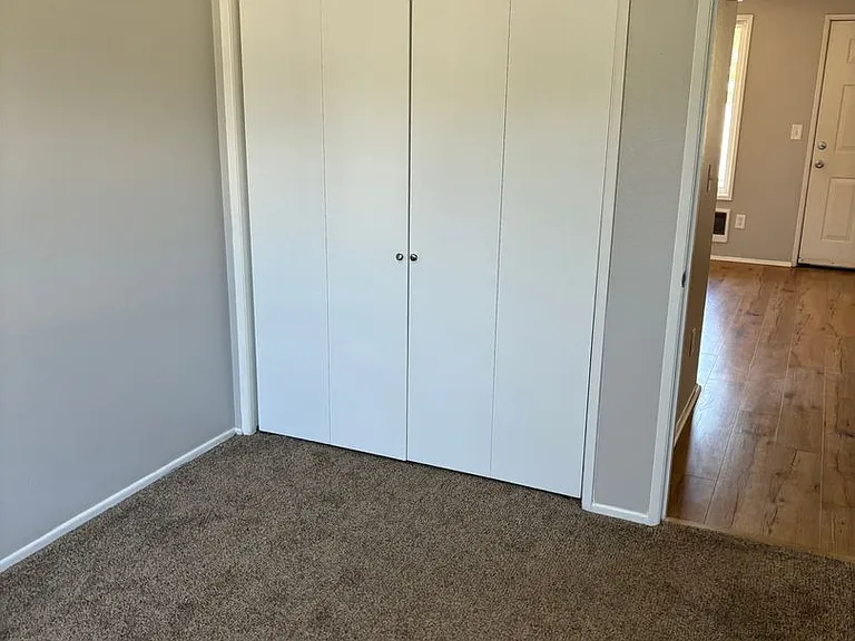 Sherman Oaks Apartments — Photo 10