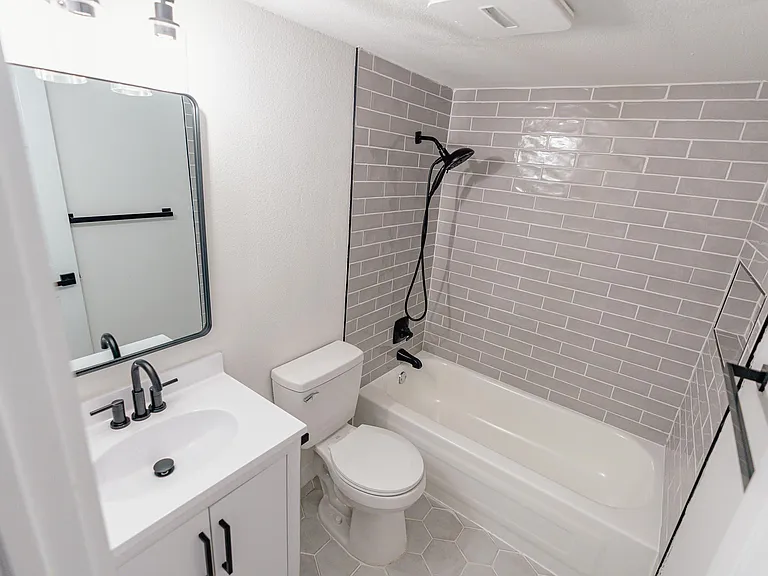 2027 Lucerne Cir — Photo 27