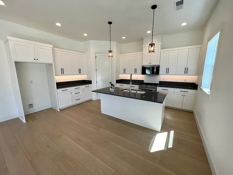 210 Bogey Ln — Photo 3
