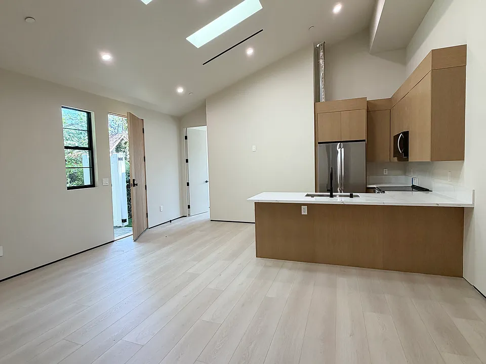 5932 Topeka Dr