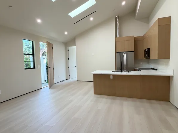 5932 Topeka Dr, Tarzana, CA 91356