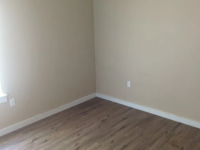 607 Williams Ave — Photo 6