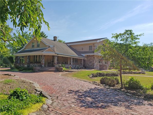 10163 Sampson Rd, Erie, PA 16509
