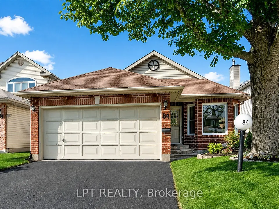 84 Newborough Cres