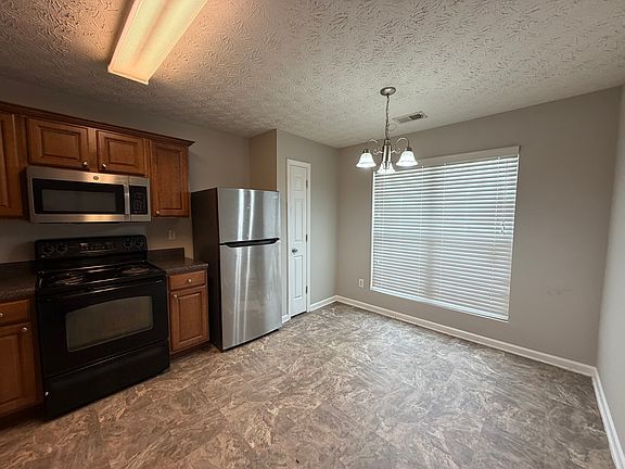 5th image of 3892 Waldrop Ln