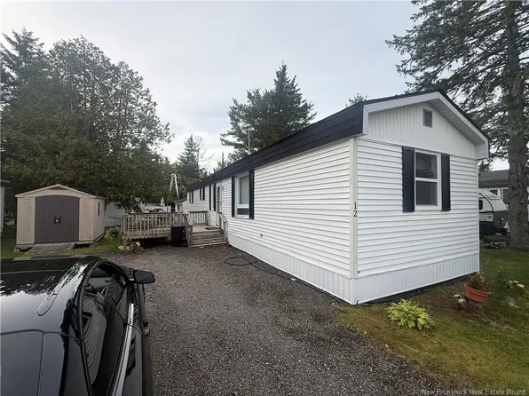 12 Brian Ct, New Maryland, NB E3C 1Y6