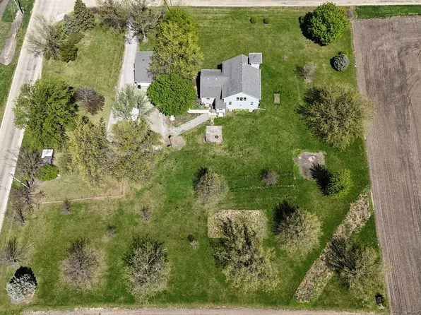 12014 Prairie Center Rd, Clinton, IL 61727