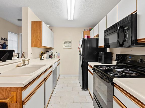 3rd image of 2280 Andover Dr. #C