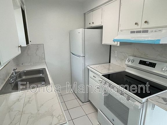 2nd image of 1041 NW 7th Terrace Mpbx Gln #1