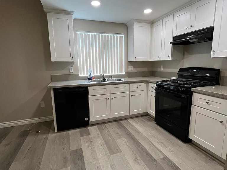 20601 Seine Ave #15 — Photo 1