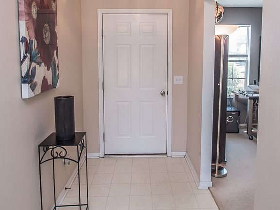 3rd image of 10 Martins Hollow Ln