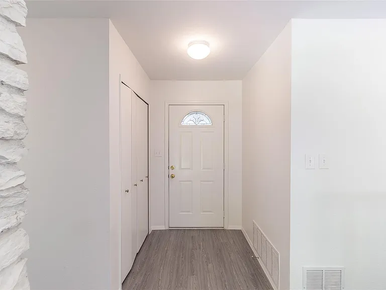 906 Red Cliff Dr — Photo 3