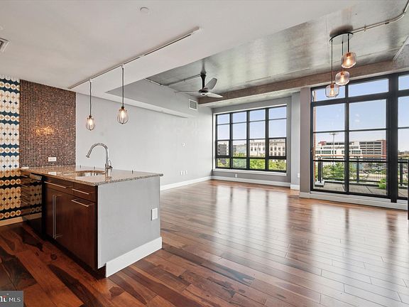 2nd image of 319 Vine St APT 504