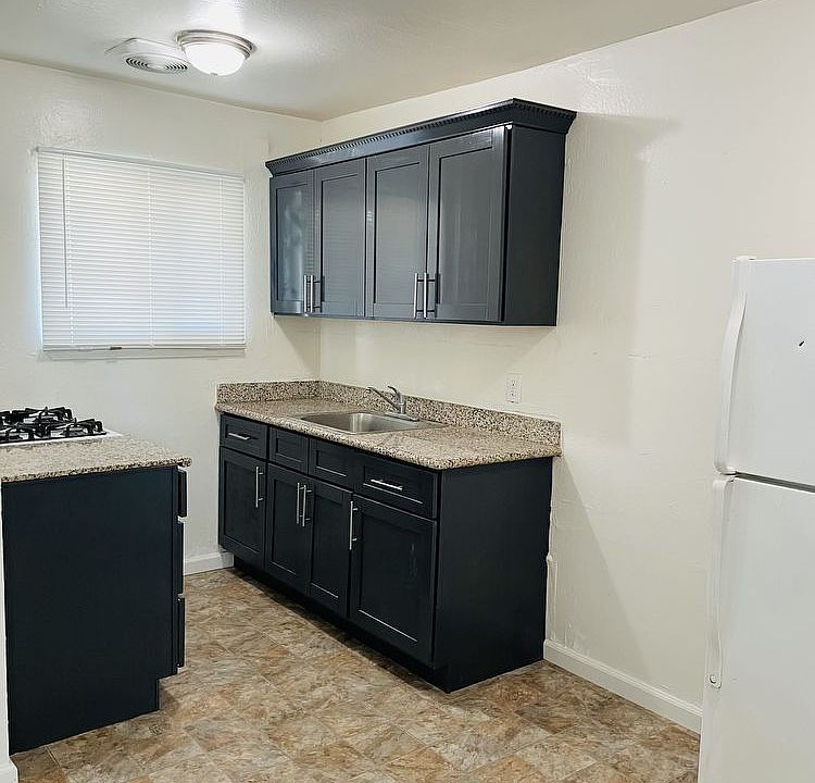 2nd image of 590 Las Palmas Ave #0