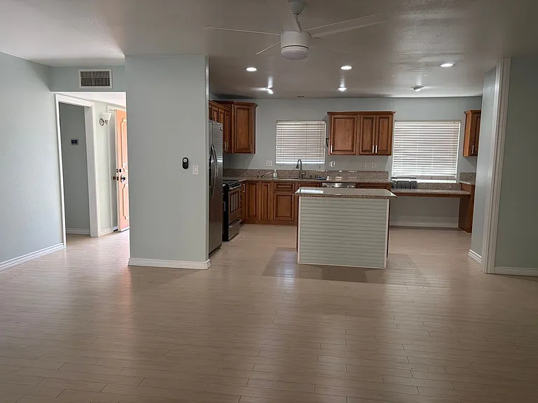 28033 Radford Dr — Photo 8