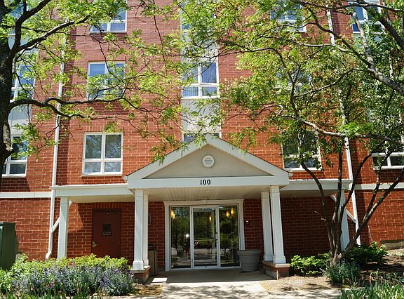 2nd image of 100 N Milwaukee Ave APT 208