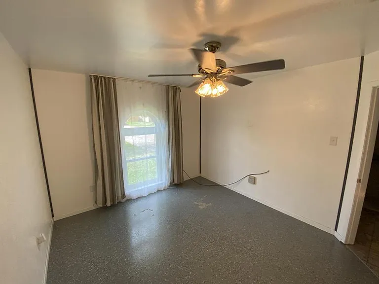 1122 Rhonda Lee St — Photo 11