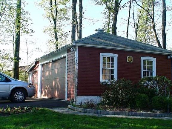 Detached 2 car garage