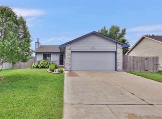 1709 E Springfield St, Goddard, KS 67052