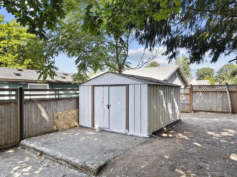 499 SW 5th Ave — Photo 23