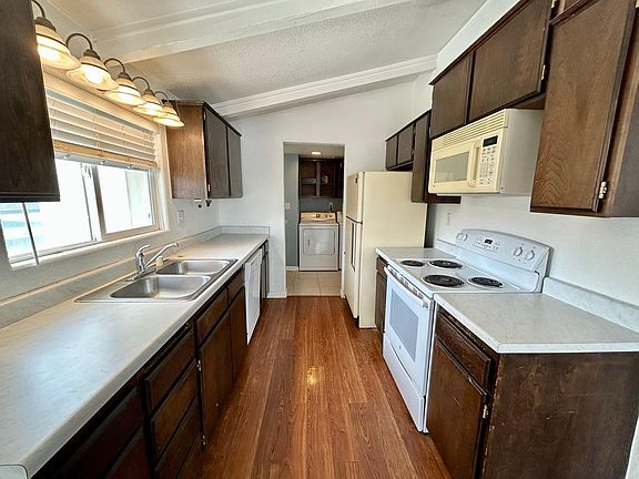 5th image of 1287 Manhattan Way