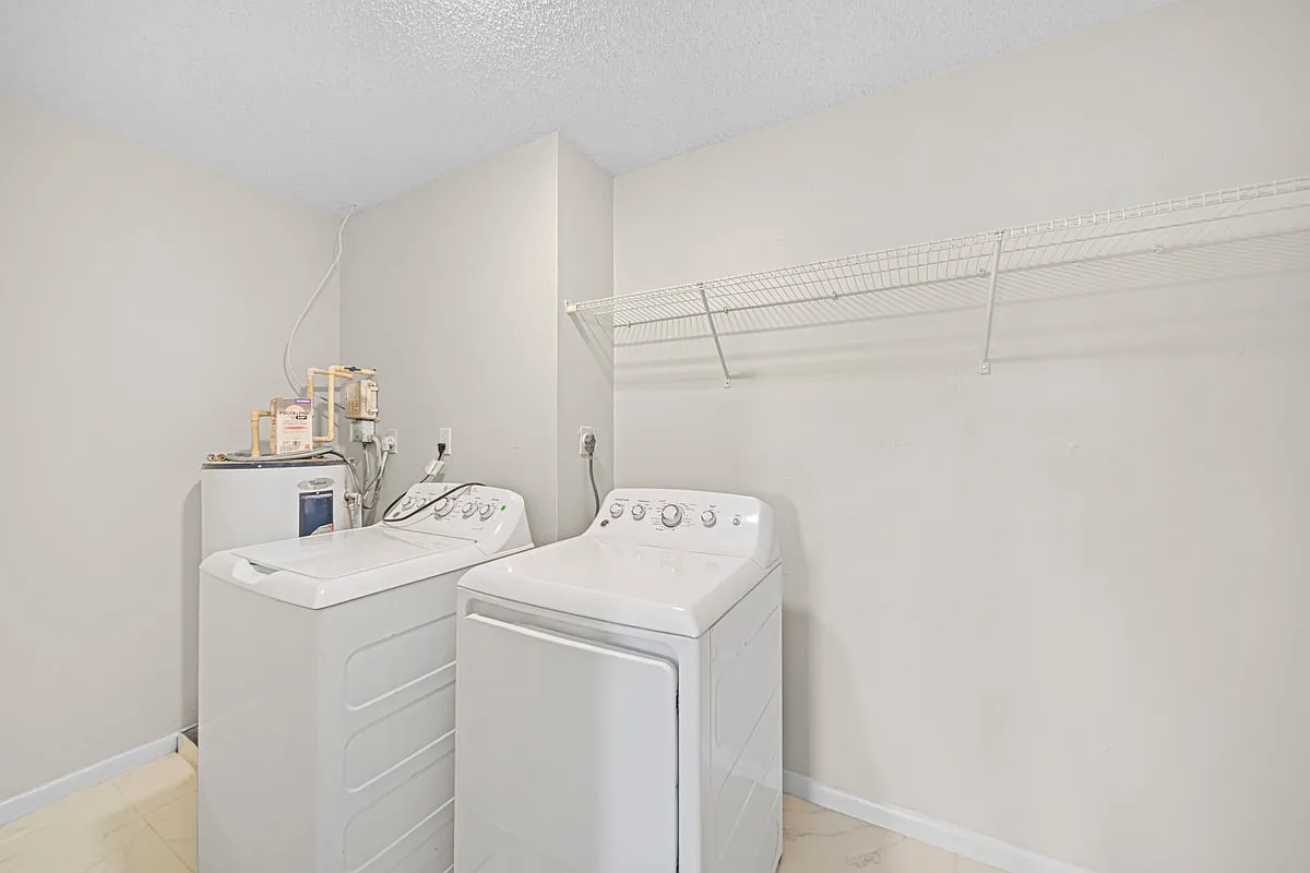 709 Se 8thh Ter — Photo 3