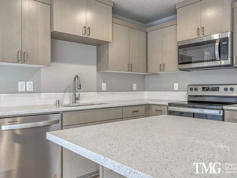 4802 NE 37th Ct — Photo 7