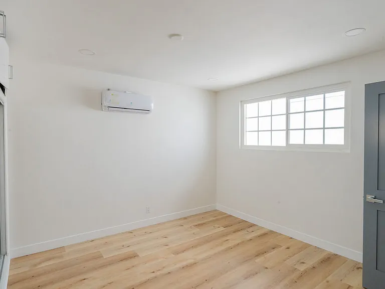 835 S Sherbourne Dr #12 — Photo 8