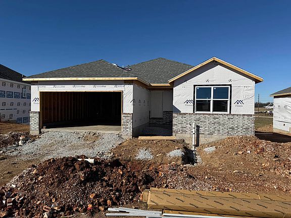 2nd image of 1301 N Maxine Avenue