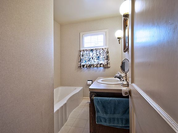 5th image of 2228 Inglewood Pl