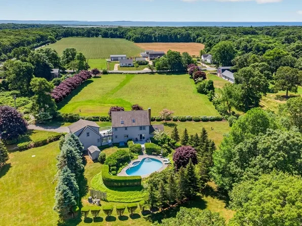 665 Horseneck Rd, Dartmouth, MA 02748