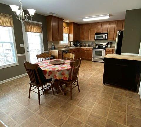 5th image of 6005 Cole Ln