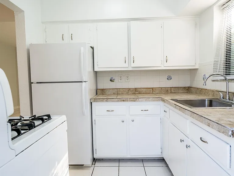 7640 Carlyle Ave #10B — Photo 12