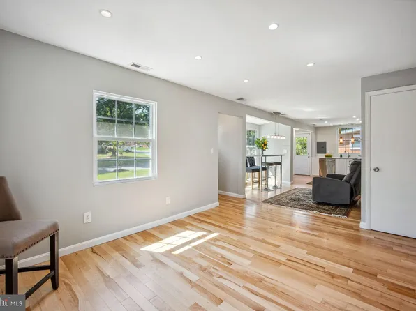 229 Seneca Dr, Oxon Hill, MD 20745