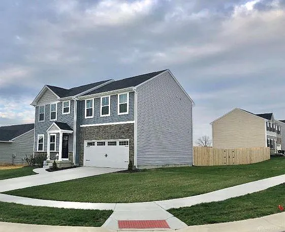 4 bed, 2.5 bath, 1920 sqft, $2,550 — Photo 2
