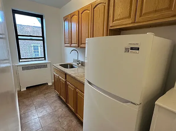 254 E 176th St #1H, Bronx, NY 10457