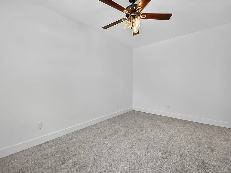 714 Zoe St — Photo 29