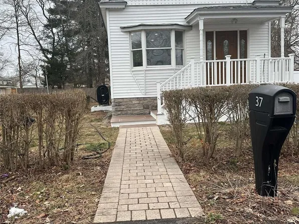 37 Date Street, Central Islip, NY 11722